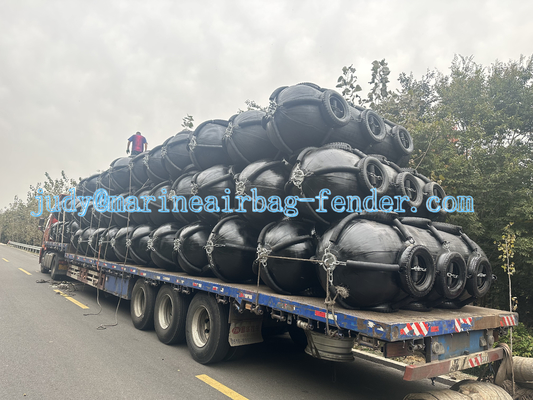 अपतटीय अनुप्रयोगों के लिए उच्च तन्यता inflatable रबर फेंडर समुद्री आसान काम